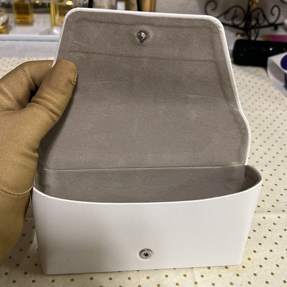 MICHAEL KORS Fashion Sunglasses with case - Picture 7 of 7